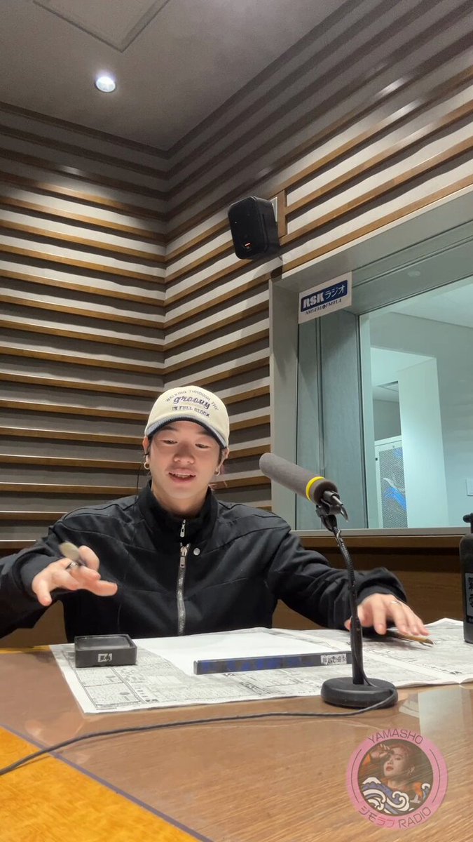 YAMASHOのジモラブRADIO🍑 1月4日の放送で行った特別企画 「YAMASHOの今年の目標 書き初めてみた！」の 書き初めの様子はこちら！ スタジオの様子はこんな感じでした✨ 1月4日の放送をradikoで聴く📷 YAMASHO🍑 #YAMASHOジモラブ #THERAMPAGE #RSKラジオ