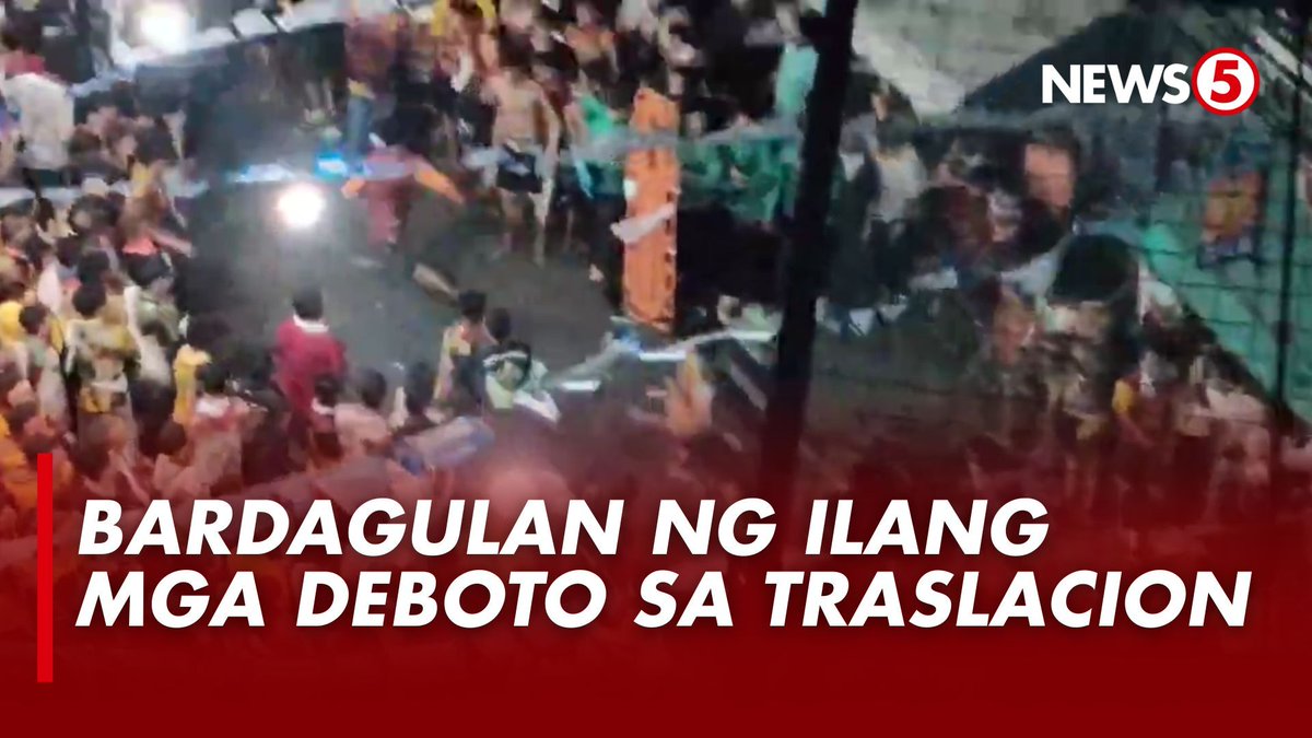 Tumindi ang tensyon sa pagitan ng ilang deboto ng Poong Hesus Nazareno. Nagkasuntukan at nagkatulakan ang ilan sa kanila nang magpang-abot sila sa bahagi ng Arlegui St. at Fraternal St. sa Manila, Jan. 9. | via Vidyolante Marky Eribal at Amor Casiano, News5 Quick Reaction Team