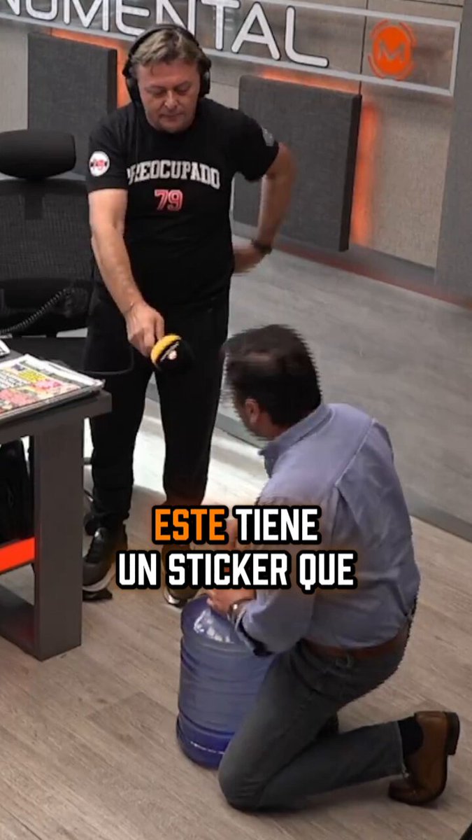 🤔 ¿Cómo se levanta el bidón? 🔸 Fito Cabral nos mostró su técnica y casi malió sal 👉🏼 Por suerte vino Kiara a mostrarnos cómo se hace 😅 #Comunidad1080 📻