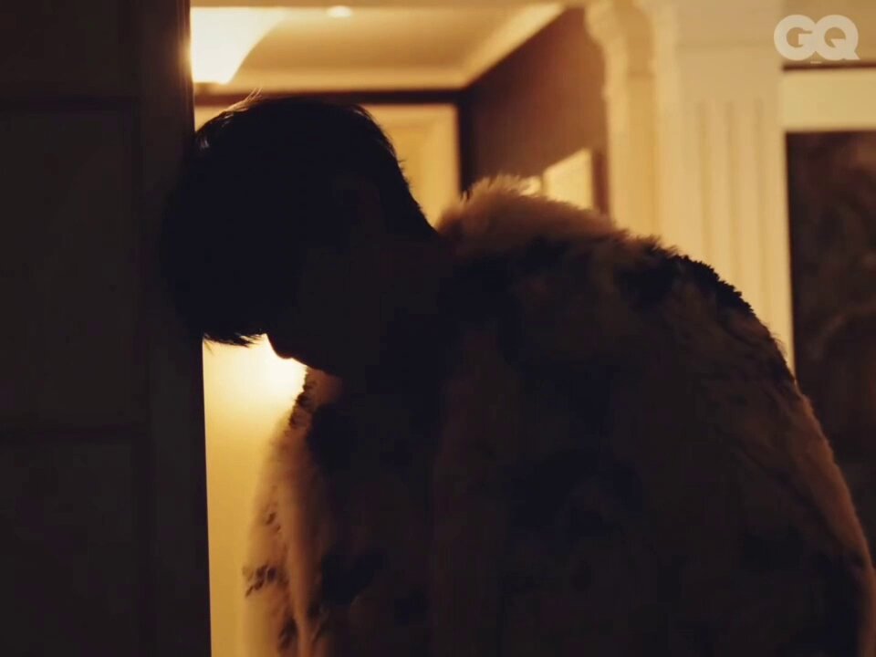 the slow head turn is fucking crazy is he insane?????