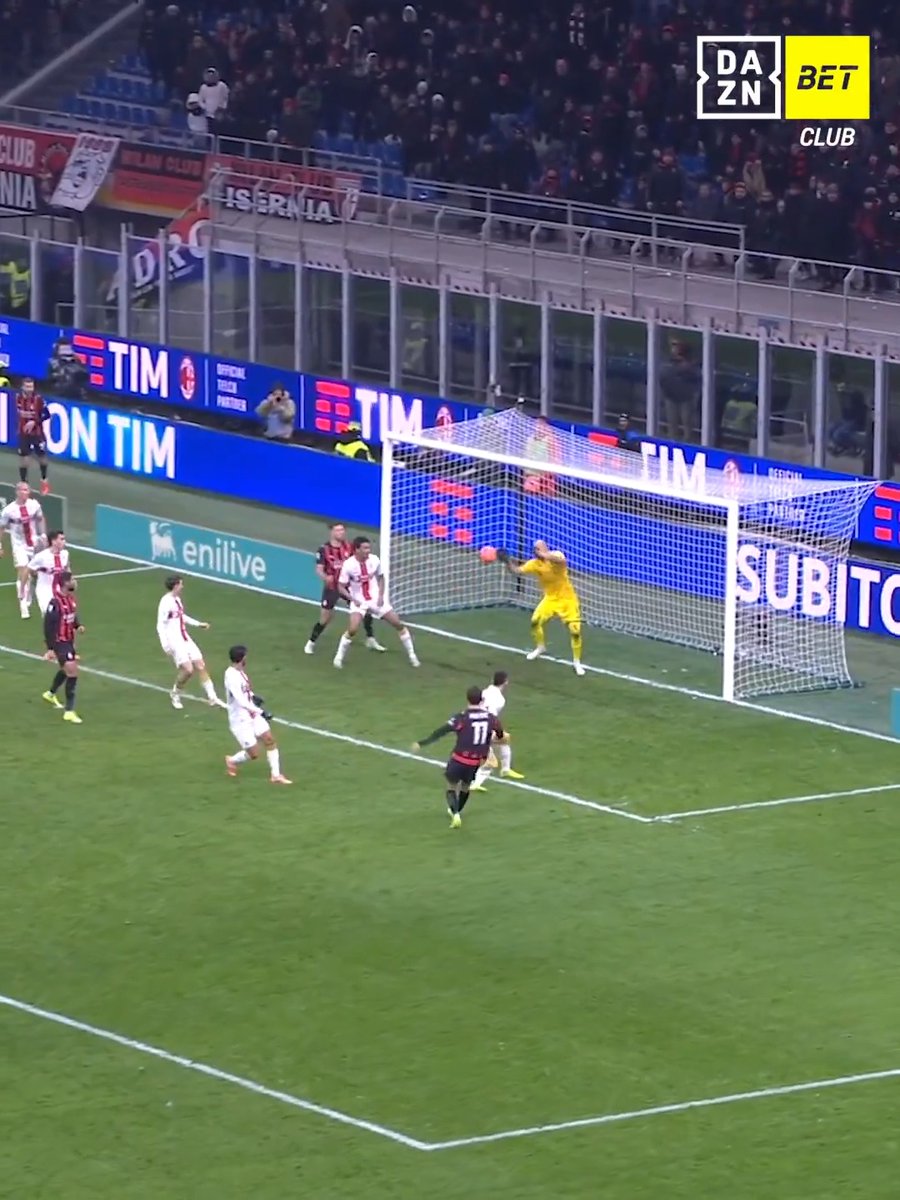 𝗦𝗨𝗣𝗘𝗥 𝗟𝗘𝗔𝗟𝗜 🧤💫 Un muro per la porta del Genoa 🥅🧱 #MilanGenoa #SerieAEnilive #DAZN
