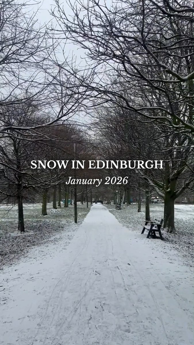 The first snow of the year is settling softly over Edinburgh today, turning familiar streets into something quietly magical ❄️ Is it snowing where you are today? Let us know in the comments!