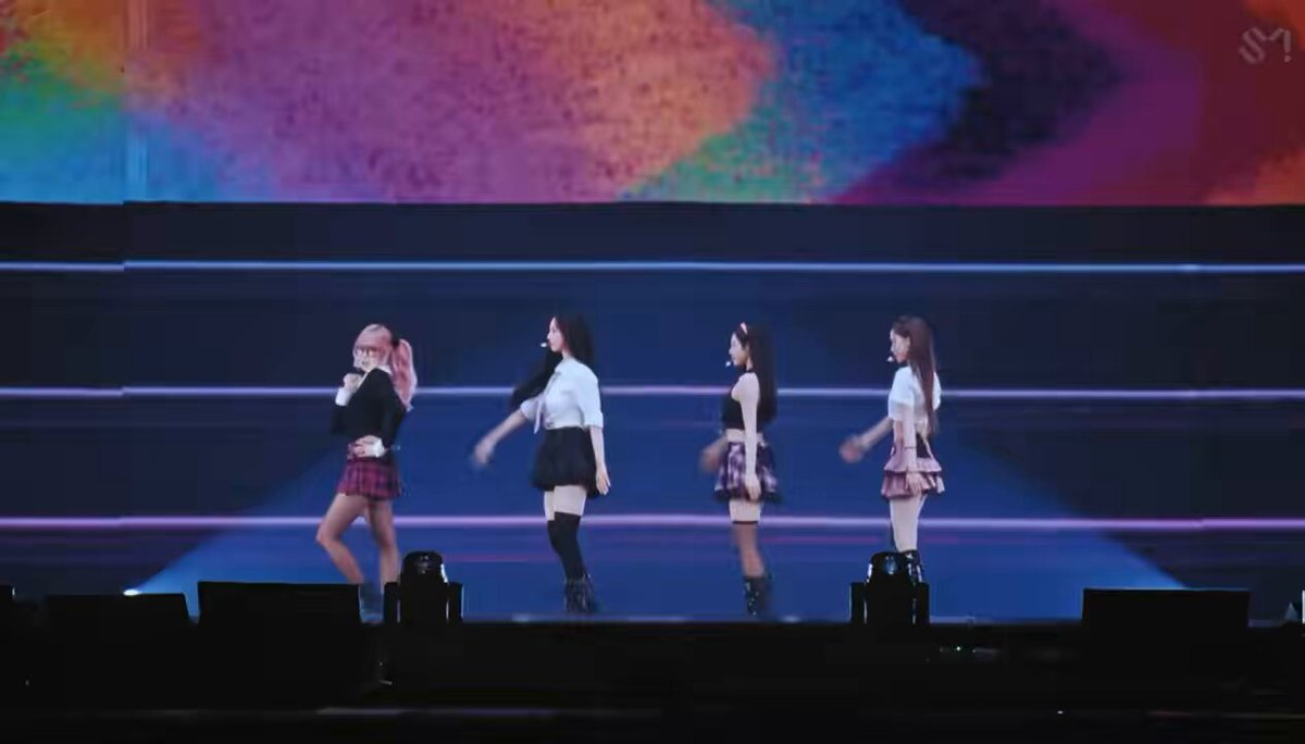 あのーわたくし、 SMTOWNでは親知らずをやるaespaさんがまた見たいんですけど… 叶いますでしょうか??