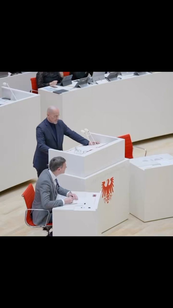 Regime-Change in Brandenburg! Der Vorsitzende der BSW-Fraktion im Landtag Brandenburg, Niels-Olaf Lüders warnte: „Ein Ergebnis des nun vor unseren Augen ausgeführten Regime Change in Brandenburg wird sein, dass die Menschen sich fragen werden, warum sie überhaupt wählen sollen, wenn Wahlergebnisse im Nachhinein „korrigiert“ werden. Deshalb ist es nachvollziehbar, dem Souverän wieder die Zügel in die Hand zu geben.“ Hier geht es zur ganzen Rede👉🏼