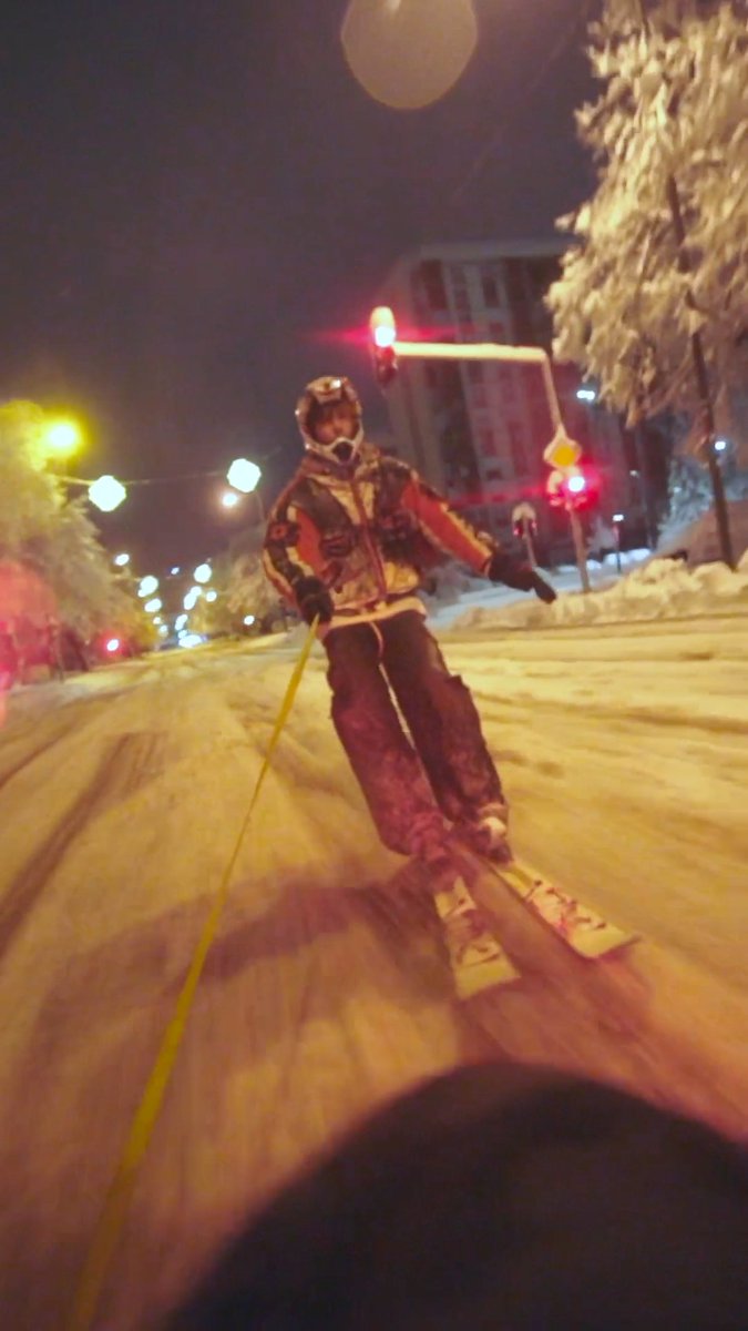 Sneg je izmamio skijaše na gradske ulice ❄️⛷️🇷🇸🇧🇦🇫🇷