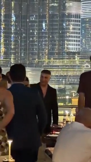 Şöhret ateşten gömlek gibidir, giymesini bilmeyeni yakar.
