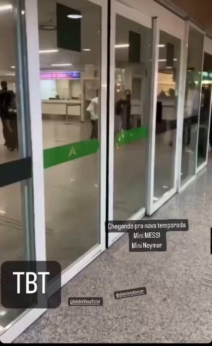 Bunun üzerine transferde hareketli bir gün yaşanır. Uçaktan inecek orta sahalar tam kadro. “Bana benziyorrrrr.”