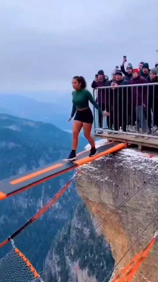 “Salto” Porque esta mujer estuvo a centímetros de caer al vacío