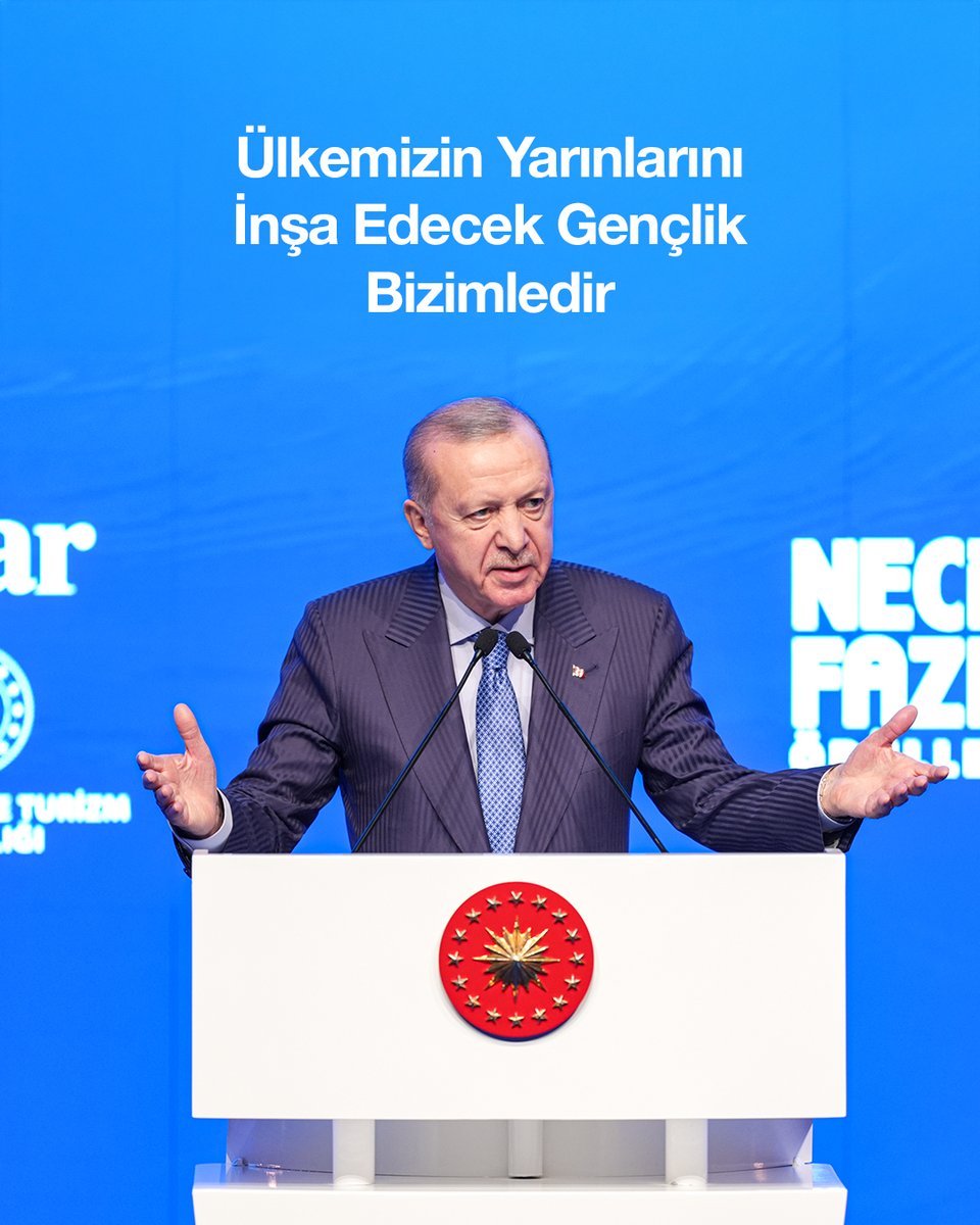 Merhum Necip Fazıl’ın çilesini çektiği, fikir ve aksiyon tohumlarını ektiği gençlik hamdolsun bugün meyveye durmuştur. Türkiye Yüzyılı ülkümüze omuz veren gençlik, ülkemizin yarınlarını inşa eden gençlik bizimle birliktedir.