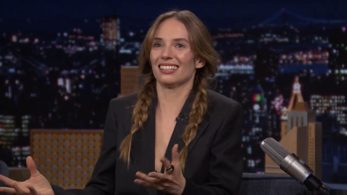 Maya Hawke can’t wrap her head around people betting on stranger things deaths 🤣 #FallonTonight #StrangerThingsOnFallon