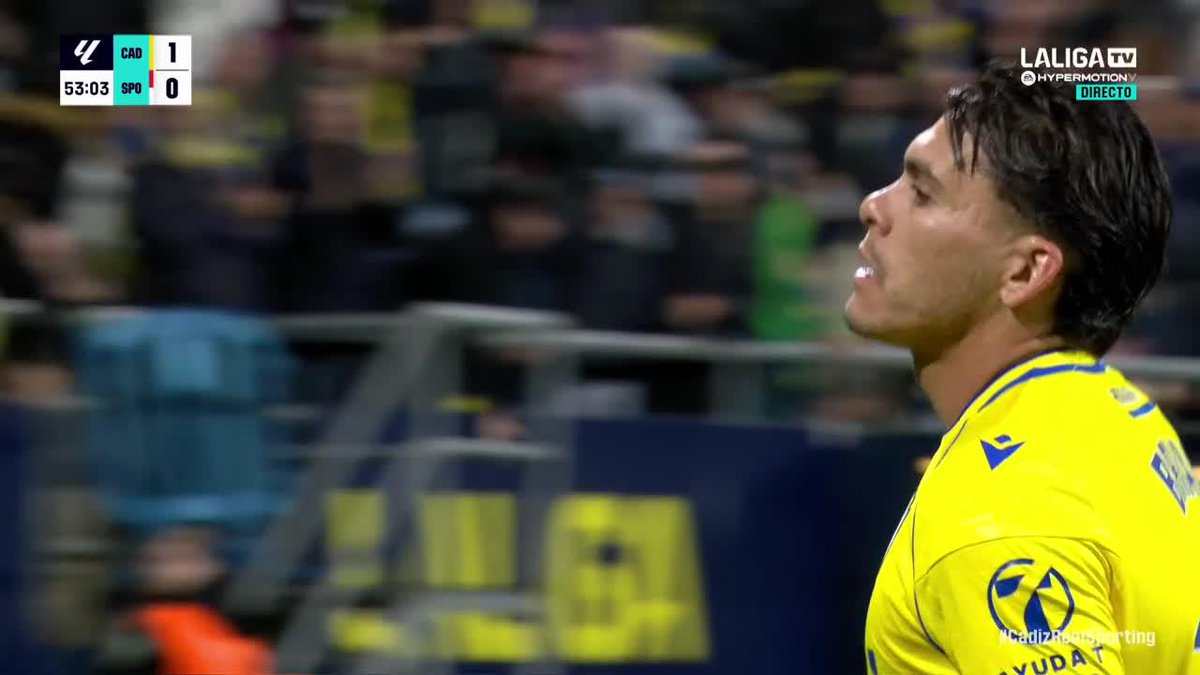 LO DE BRIAN OCAMPO ES ABSOLUTA FANTASÍA ✨ ¿Que te la enseña por dentro? Pues te la cuela por fuera y te suelta un zapatazo que no ves venir 🤯 #LALIGAHYPERMOTION