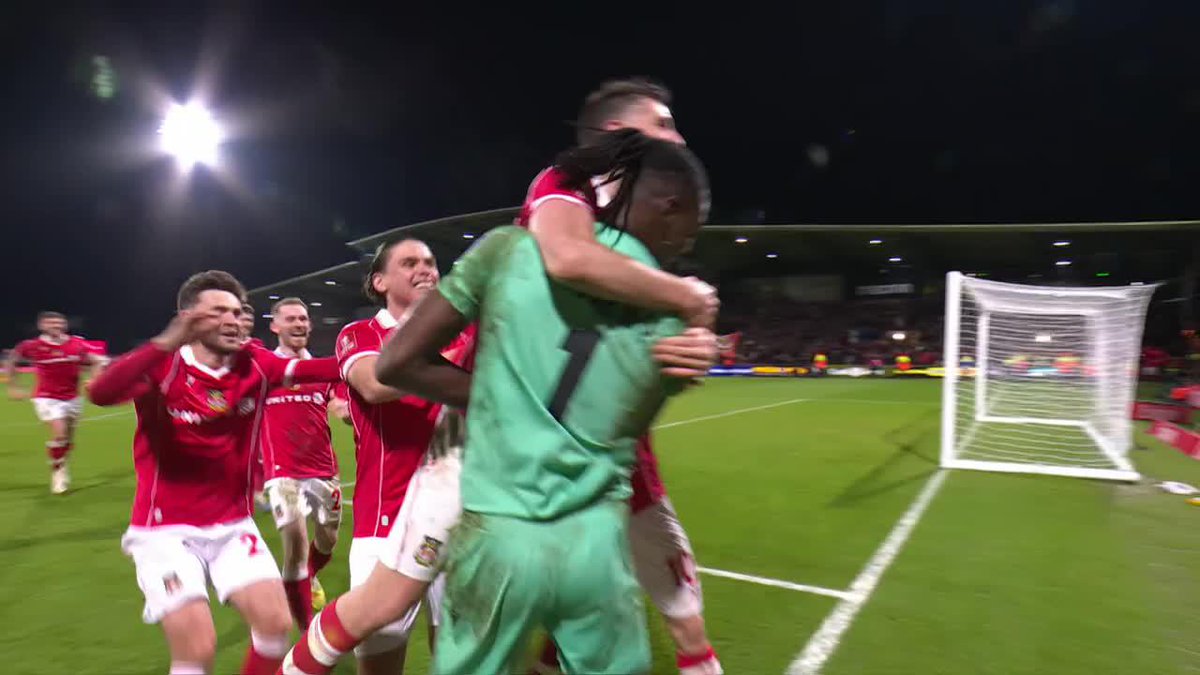 ¡¡¡EL HÉROE DE WREXHAM!!! OKONKWO LE ATAJÓ EL PENAL A HUTCHINSON Y ELIMINA A NOTTINGHAM FOREST EN LA #FACup. 📺 Mirá la #FACup por #DisneyPlus Plan Premium