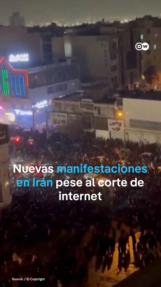 Hijo del último sha de Persia hace "un llamamiento a la acción" del pueblo iraní Los iraníes tomaron de nuevo las calles este viernes en el mayor movimiento contra la República Islámica en más de tres años, pese al apagón de internet impuesto por las autoridades, cuya represión de las protestas ha dejado decenas de muertos. A gritos de "muerte al dictador", los iraníes reclaman abiertamente en las calles de Teherán y otras ciudades el fin del sistema teocrático chiita, después de casi dos semanas de un movimiento inicialmente vinculado al malestar por la carestía de la vida. El hijo del último sha de Irán, Mohamed Reza Pahleví, hizo un "llamamiento a la acción" dirigido a los iraníes para que sigan resistiendo "ya sea desde las calles o incluso desde sus propios hogares", a través de un vídeo en su canal de Telegram, que ya lleva cerca de un millón y medio de visualizaciones.