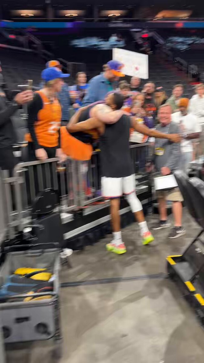 Suns fans always happy to see this guy