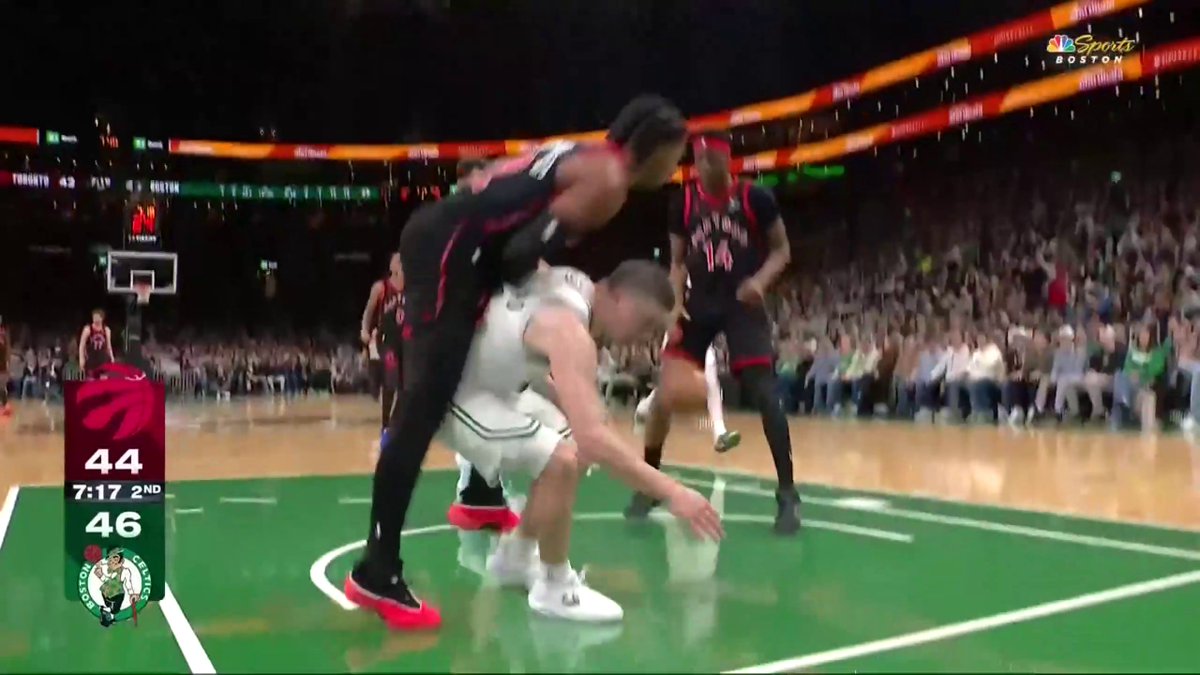 Collin Murray-Boyles with the steal and poster on Payton Pritchard 😳