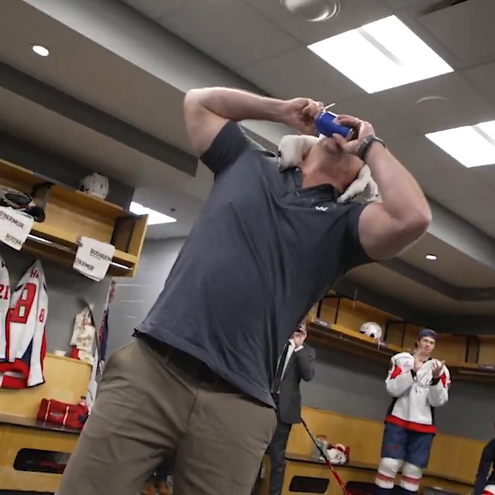 Nic Dowd's brother shotgunned a beer after reading the starting lineup 😂 (via Washington Capitals)