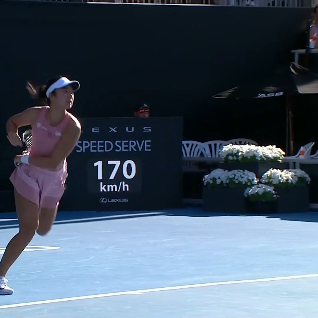 Alex Eala with EASY power 😮💨🔥 She tees up the winner for the BetMGM 🦁 shot of the day! #ASBClassic26