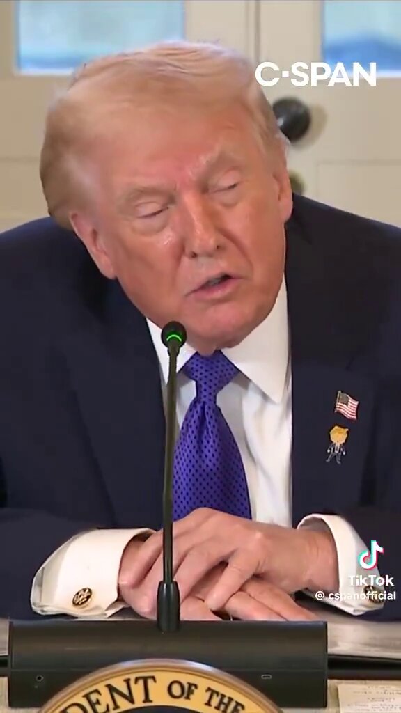 Président Trump: « We’re not going to have China as a neighbour! Not gonna happen! » Est-ce que vous comprenez le message? La Chine ne sera pas notre voisin. Not gonna happen! Au même moment où Mark Chooney s’en va rencontrer Xi, en Chine. Comprenez-vous? Parce que d’ici, ça me semble très clair! *