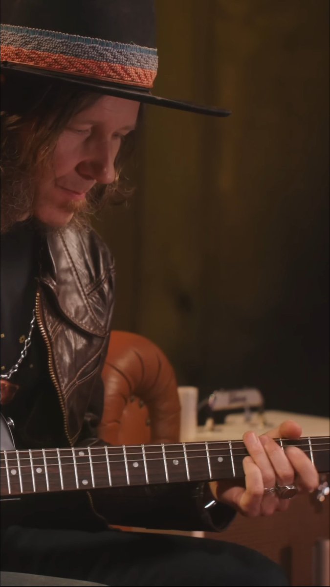 Charlie Starr of BLACKBERRY SMOKE teaches Southern rock riffs you can steal. Watch the full Tone Masterclass on the Gibson Gear Guide! ▶️
