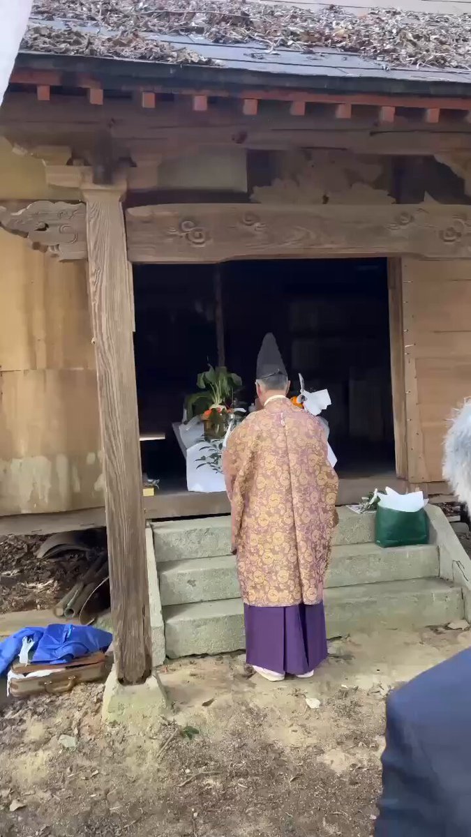 1月5日、笠佐島八幡宮に参拝しました。 永年、宮司不在のまま放置されていた神社でしたが、私たちの活動をきっかけに周防大島町の住民の方が復興に動いてくださり、このたびご祈祷が実現しました。 住民の平穏と安全、そして笠佐島を日本人の手に取り戻すことを心から祈念しました。