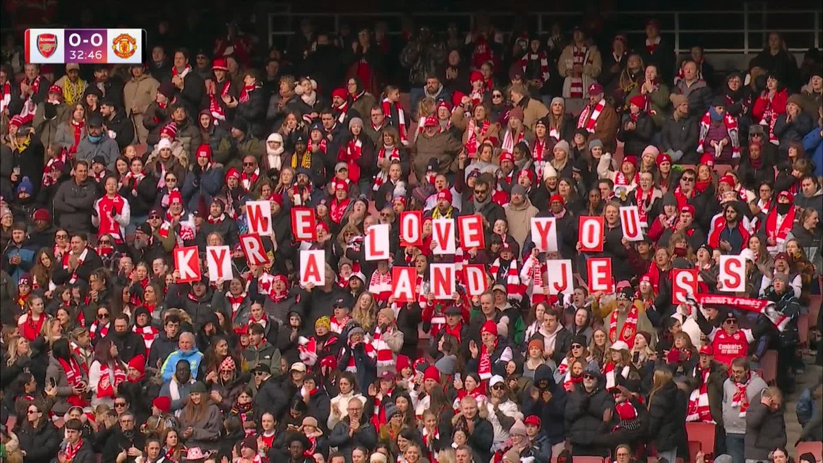 Applause at the Emirates Stadium from both sides in the 32nd minute for Kyra Cooney-Cross ❤️