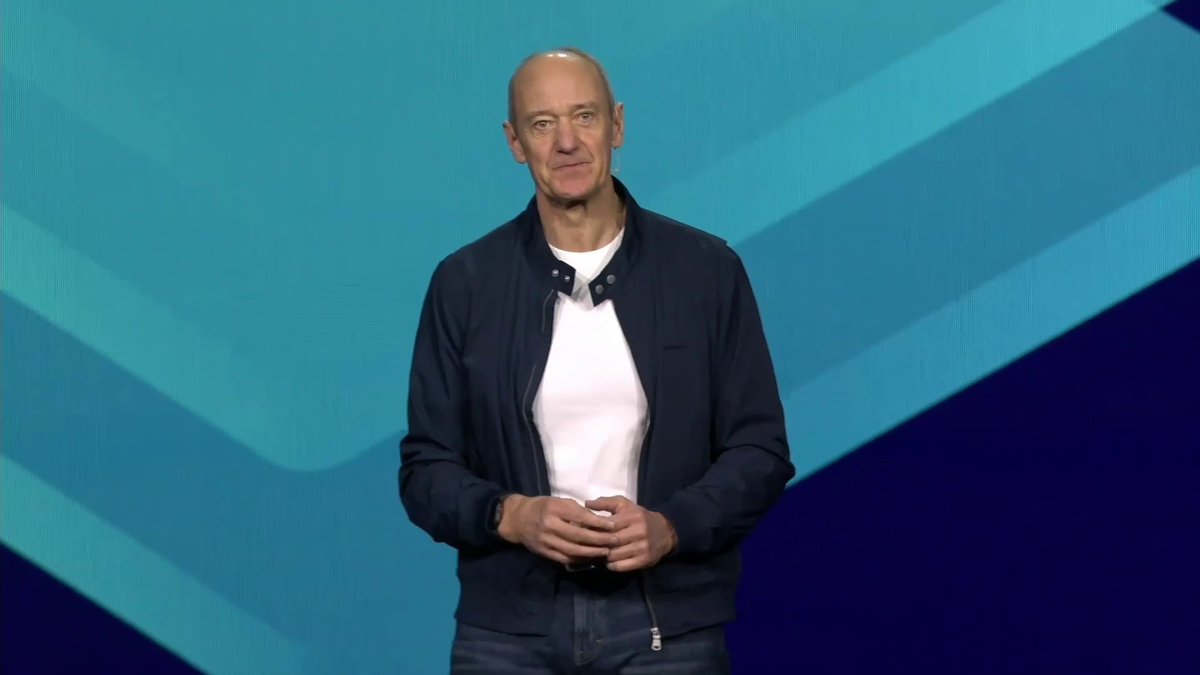Our CEO Roland Busch explained at #CES2026 that many companies already have #DigitalTwins and software – but that alone doesn’t make them AI-ready. 🔑 The key is an end-to-end #IndustrialAI stack that turns fragmented data into real-world impact.