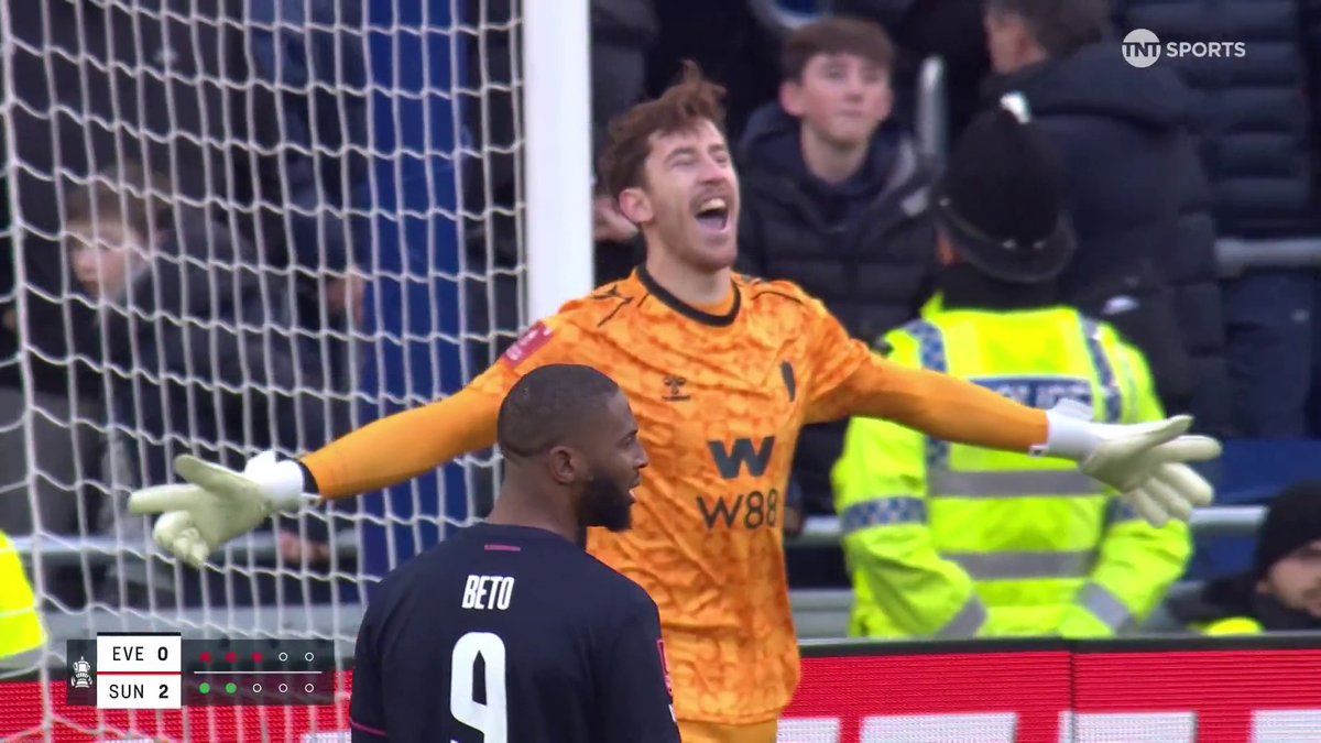 Everton MISS three penalties in a row as Sunderland knock them out of the FA Cup in the third round… My god, they were some bad penalties too.