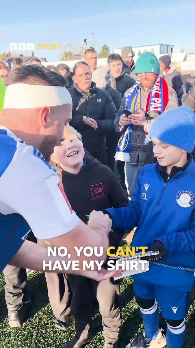 Macclesfield captain Paul Dawson wasn't going to be giving away his shirt on a day like today 😅 But he was happy to sign the shirts of his newest fans!