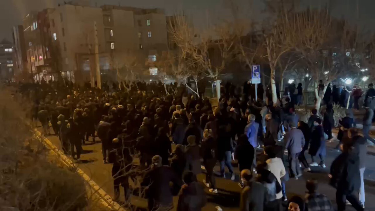 ویدیوی دریافتی با شرح: "جنت‌آباد ۳۵ متری گلستان" فرستنده میگه مربوط به 'امشب شنبه ۲۰ دی' است.
