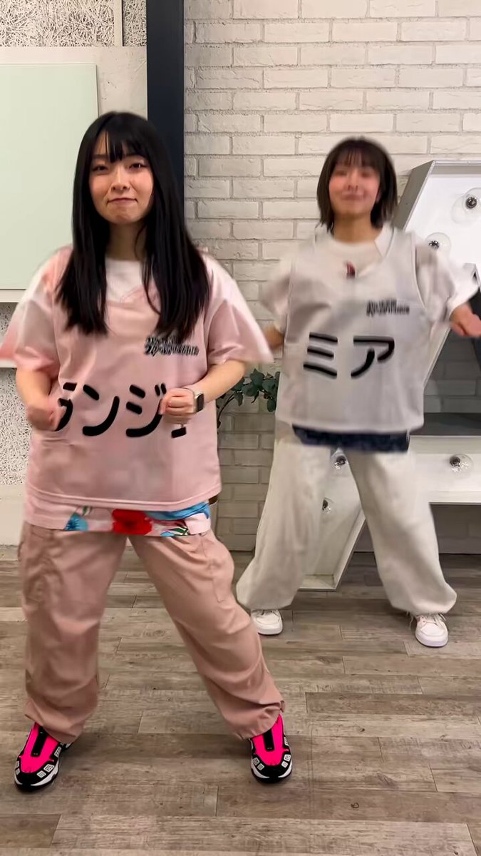 I'm totally addicted to Boooooom Boooooom Bee!! and if you add Akina and Shu to that, well, I can't... 😍