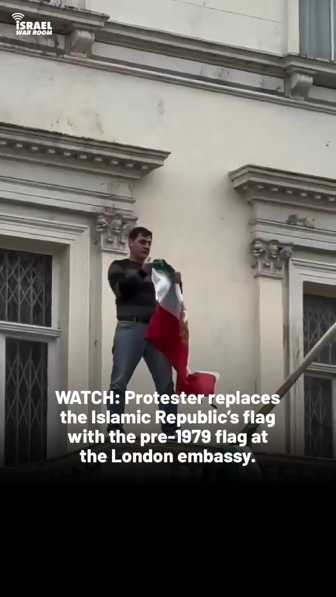🚨BREAKING: A protester climbed onto the balcony of the Iranian embassy in London and tore down the flag of the Islamic Republic, replacing it with the pre-1979 “Lion and Sun” flag. This comes as the brave people of Iran rise up against the oppressive Islamic regime and fight for freedom.