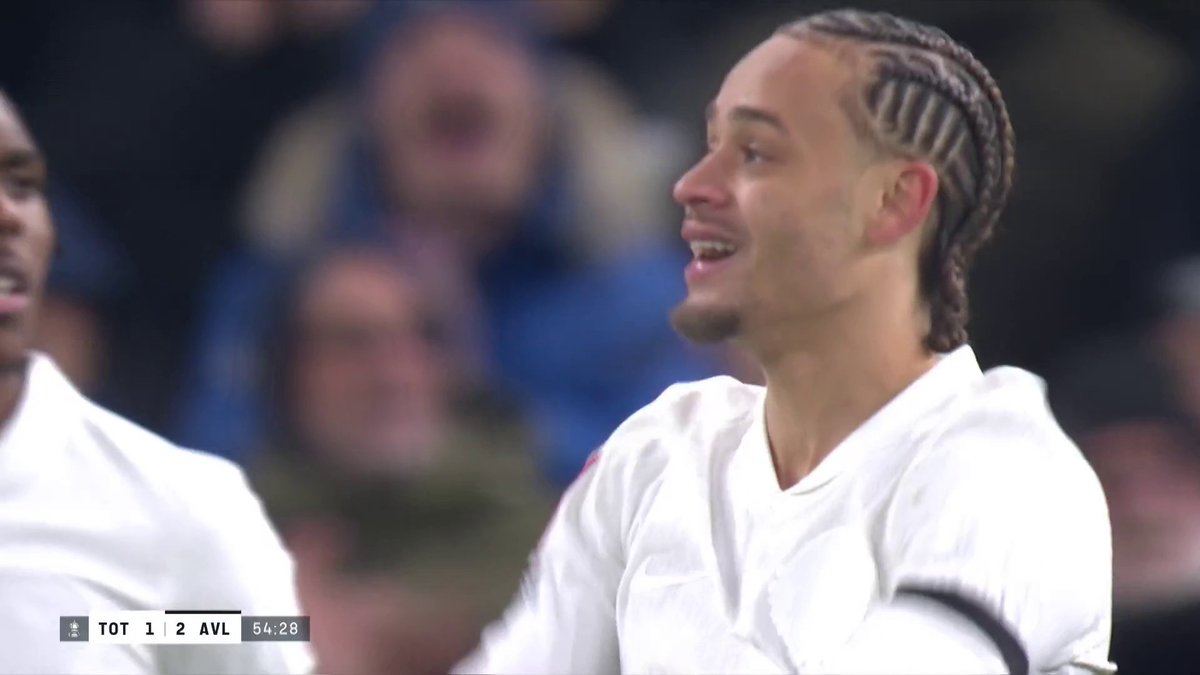 Wilson Odobert finishes off a nice move to keep the cup tie alive! 💥 Xavi Simons almost equalises just seconds after the restart too 👀 📺TNT Sports & discovery+ UK