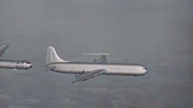 A lot of aviation history was and still is being made at Carswell AFB (Now NAS/JRB) in DFW, Texas-production of the B-24, B-36, B-58, F-111, and F-35. Here is an enhanced and colored look from the 50's of B-36's landing at Carswell and flying over Lake Work-oh and an XC-99.🫡