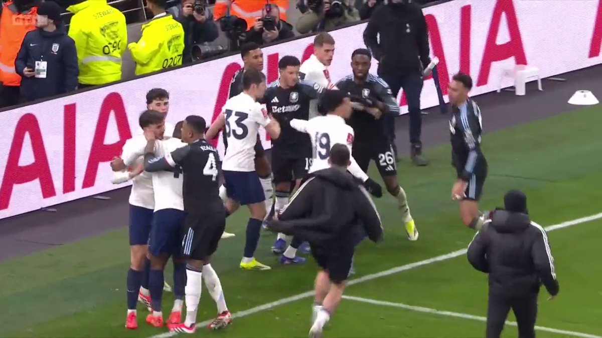 "An ugly end to what's been a terrific cup tie." Tottenham and Aston Villa players clash after the full-time whistle 💥