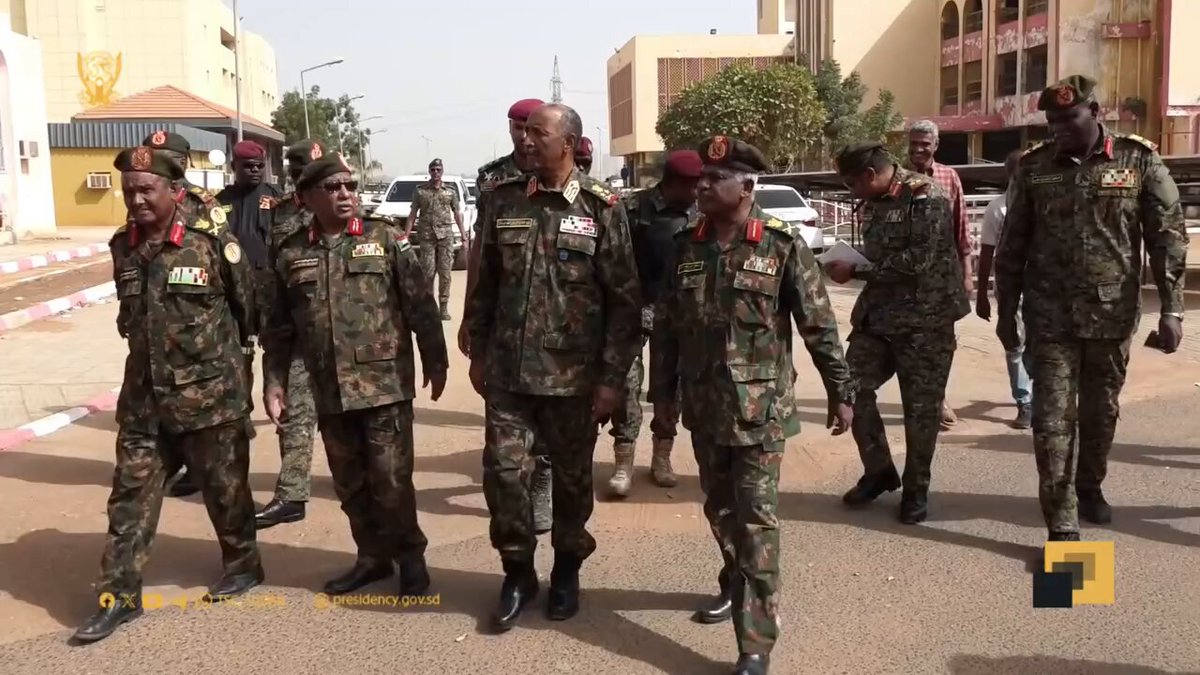 #السودان | تفقد رئيس مجلس السيادة القائد العام للقوات المسلحة الفريق أول الركن عبد الفتاح البرهان السلاح الطبي بأم درمان، حيث شملت الزيارة مستشفى الطوارئ والإصابات وعدداً من المرافق الصحية، وذلك للاطمئنان على مستوى الخدمات الطبية المقدمة للجنود والمواطنين.