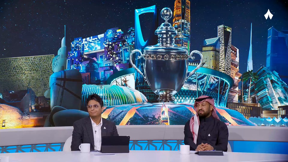 «أحمد عز متواجد معنا جسديًا، ولكن ذهنيًا موجود في المغرب مع منتخب مصر.» 😅 مُقدّم «ثمانية» حامد الحارثي، تعليقًا على حضور Ahmed Ezzeldin 🎙️ #دوري_روشن_السعودي
