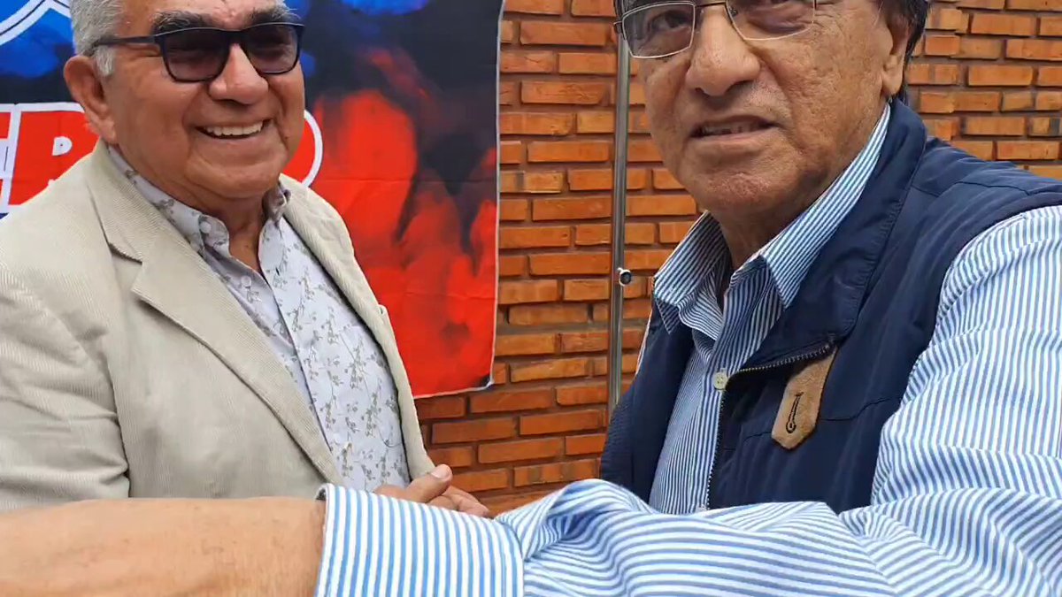 Mario Jacquet dirige la batuta Mario Jacquet dirige la batuta...gracias por todo profe querido. Paz en tu tumba.