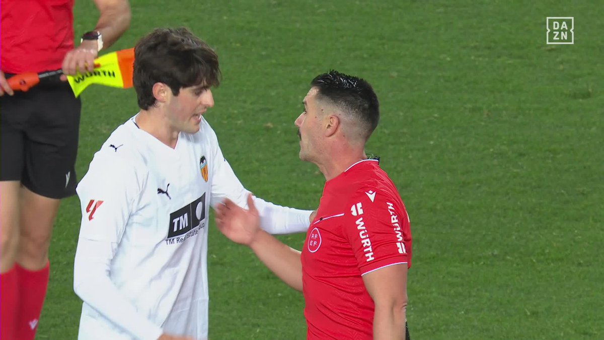 🔊 La reacción de Mestalla al empate contra el Elche (1-1) El Valencia cierra la primera vuelta en descenso #LALIGAenDAZN ⚽