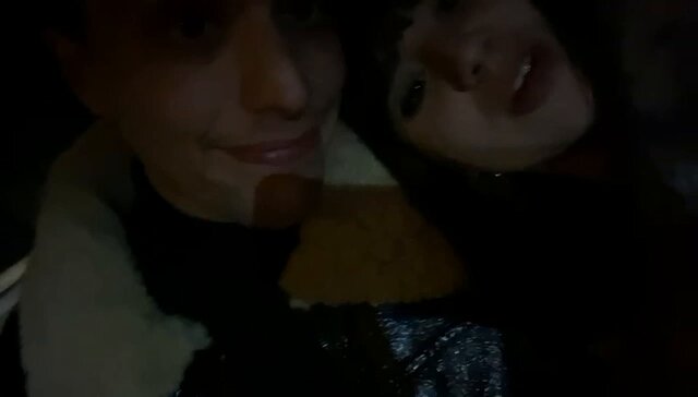 salma mientras se va a por un kebab con tinho: “sabíamos que veníamos a unos premios raros pero no a unos premios que están blanqueando el fascismo y tampoco nos ha gustado como se han portado con nuestra pequeña lucía” BRAVA JODER 👏🏼