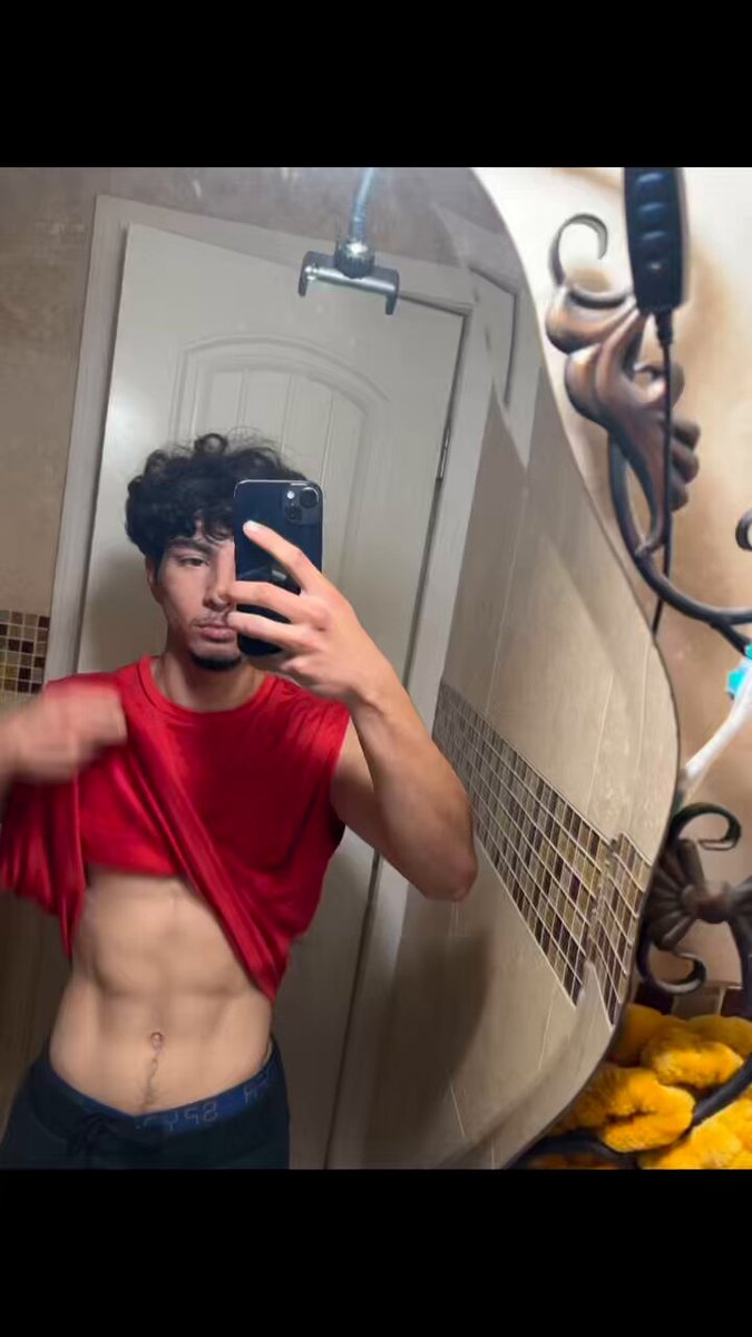 Help me take it off?🙈