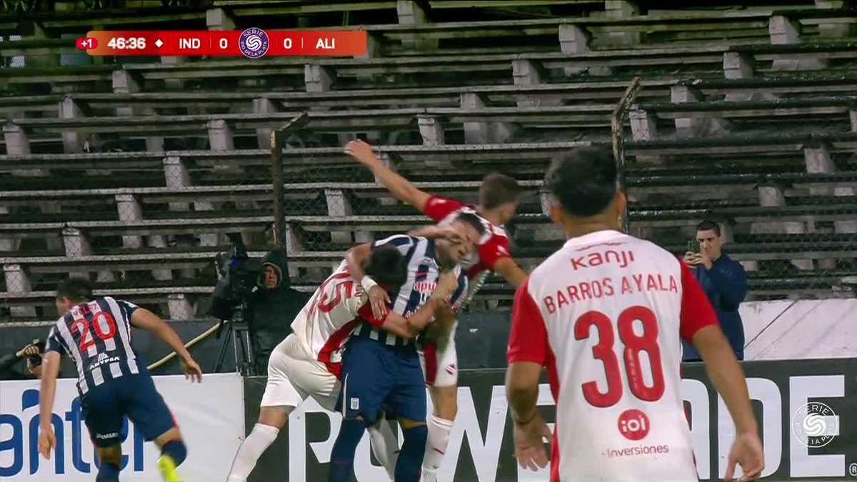 🥋😳🇵🇪 Carlos Zambrano y un movimiento de ¡JUDO! en el duelo entre Alianza Lima e Independiente