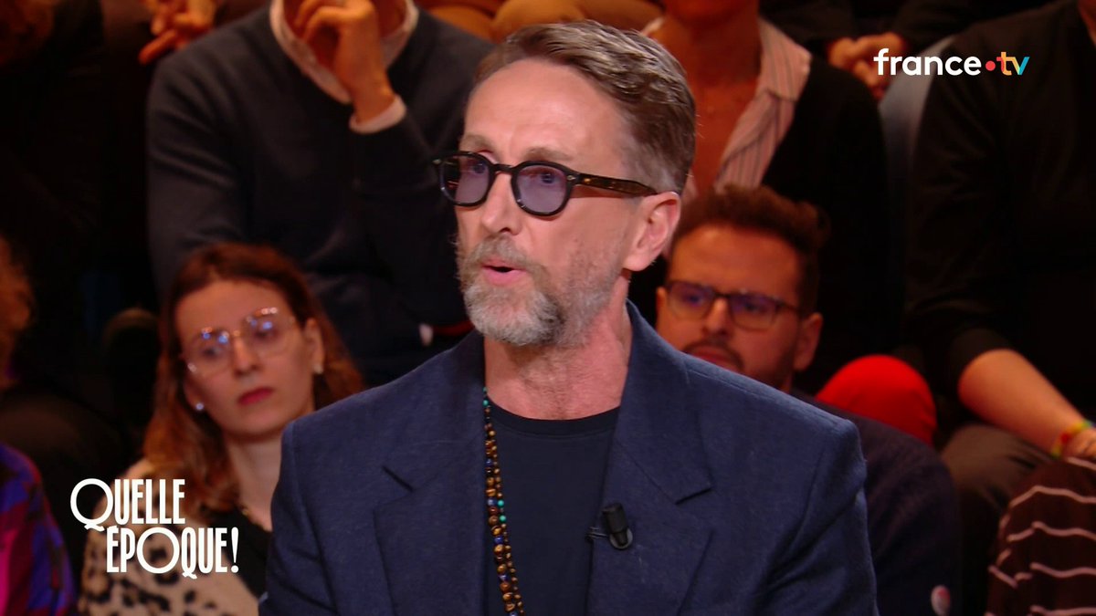 🗣️ "Je pense que j'ai développé l'humour comme un muscle, une réponse" Philippe Caverivière revient sur l'origine de son engagement dans la lutte contre le cancer pédiatrique : le décès de sa sœur à l'âge de sept ans, puis celui de sa mère, également atteinte d'un cancer. #QuelleEpoque Léa Salamé France tv