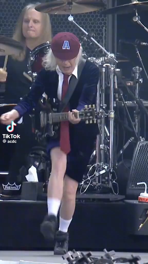 If I wasn’t a country music fan , AC/DC would be my favorite. Angus Young 🎸 🔥