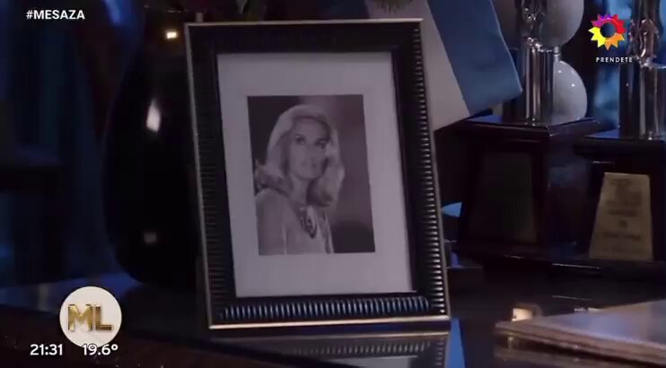Mirtha Legrand esta a un mes de cumplir 99 años, arranco su carrera a los 14 años y conduce el mismo programa desde 1968. Admirable