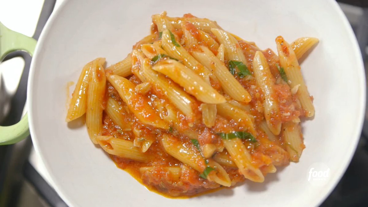 You had us at an “unbelievable amount of garlic,” Ina Garten! 👏🍝This classic arrabiata sauce will be your new pasta night go-to! Get the recipe: