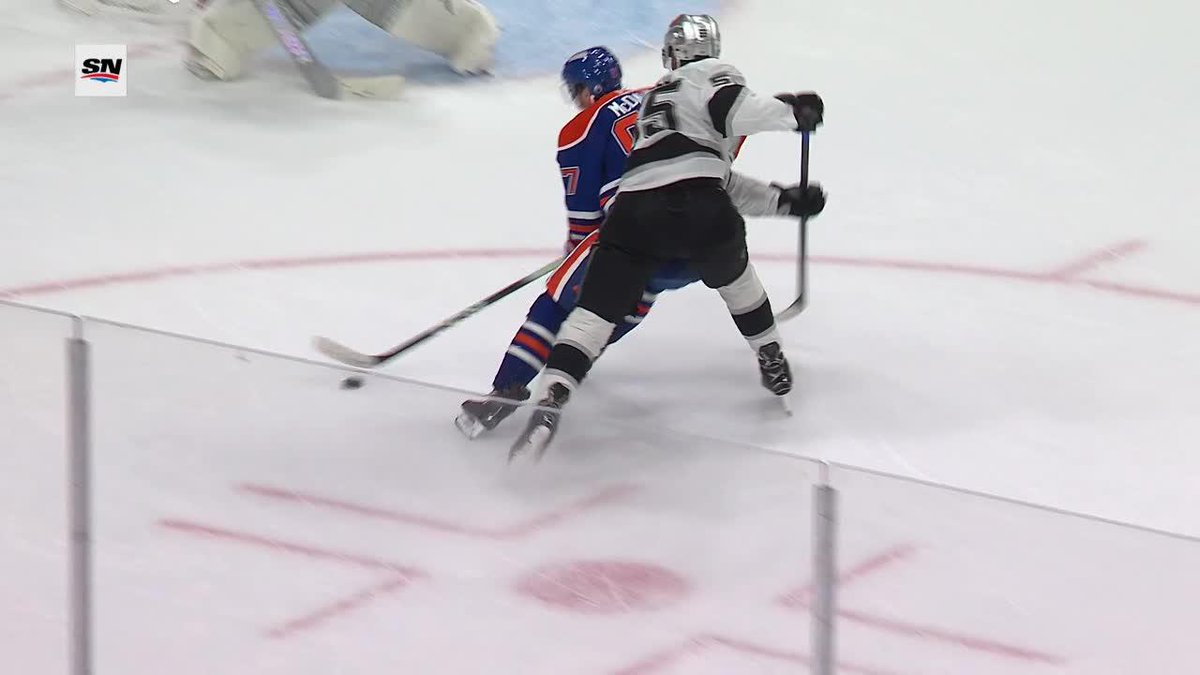 McDavid and Byfield get physical and then the play gets blown down for a dislodged net before the Kings could break out the other way. 😳 Just a WILD game. 😭
