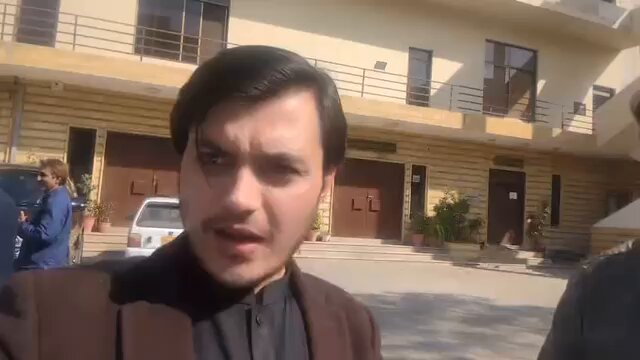 پی ٹی آئی کو پچھلے چار سال سے اس لیے اجازت نہیں دیتے تھے یہ کہتے تھے کہ وہ ہنگامہ آرائی کرتے ہیں توڑ پھوڑ کرتے ہیں ، اسٹیٹ نے صرف دو دن ان کو اجازت دی تو پوری قوم نے دیکھا کہ کوئی گملہ تک نہیں ٹوٹا ، یہ ایک حقیقت ہے کہ پی ٹی آئی پرامن جماعت ہے اج جلسہ ہونا چاہیے ، زبیر عمر