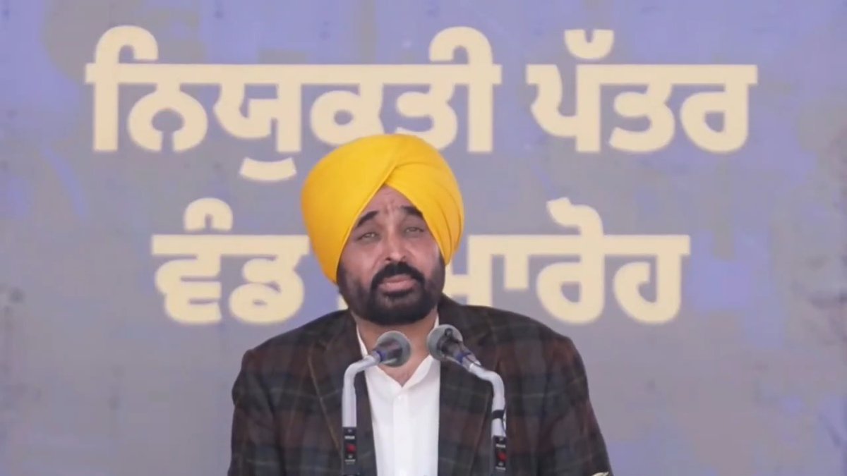 ਹਰ ਮਸਲੇ ਵਿੱਚ ਪੁਲਿਸ ਨੂੰ ਬਦਨਾਮ ਕੀਤਾ ਜਾਂਦਾ ਹੈ। ਪਰ ਸਾਨੂੰ ਤੁਹਾਡੇ 'ਤੇ ਭਰੋਸਾ ਹੈ, ਤੁਸੀਂ ਆਪਣੀ ਡਿਊਟੀ ਪੂਰੀ ਇਮਾਨਦਾਰੀ ਨਾਲ ਨਿਭਾਓ। ਲੋਕਾਂ ਦੀ ਸੇਵਾ ਕਰਨ ਵਾਲੇ ਚੰਗੇ ਮੁਲਾਜ਼ਮਾਂ ਨੂੰ ਰੋਲ ਮਾਡਲ ਬਣਾਓ ਤੇ ਤਰੱਕੀਆਂ ਕਰੋ। ---- हर मामले में पुलिस को बदनाम किया जाता है। लेकिन हमें आप पर भरोसा है, आप अपनी ड्यूटी पूरी ईमानदारी से निभाए। जनता की सेवा करने वाले अच्छे कर्मचारियों को रोल मॉडल बनाइए और तरक्कियाँ करो।