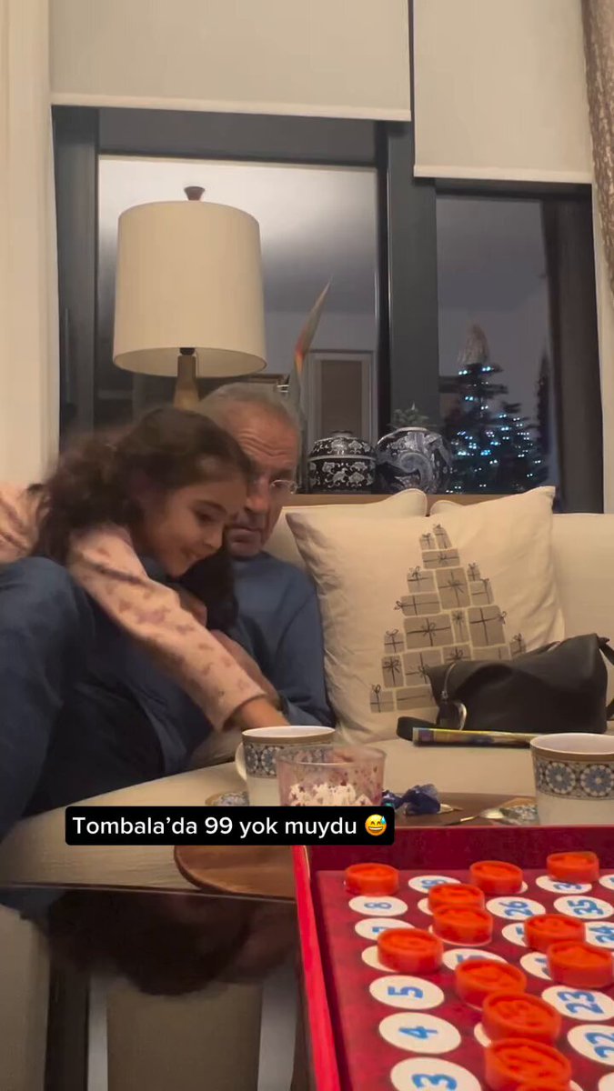 Babasıyla çektiği videolarla tanınan içerik üreticisi Melisa Çelensu, babasıyla olan diyaloglarını kesitler halinde paylaştı.