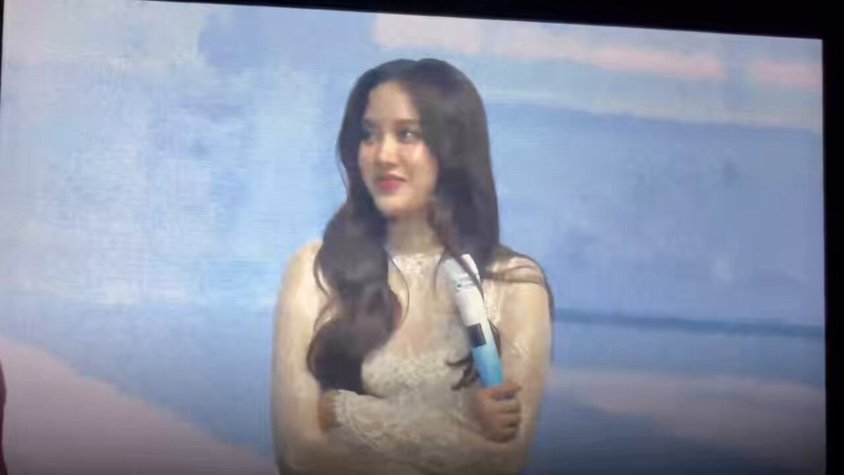 🗣️ to 🌷: do you miss her? 🌷: ha? 🗣️: how do you feel? 🌷: nong is busy. Nong has to work abroad. 🗣️: so, you have to take over the responsibility. 🌷: kab. 🗣️: do you miss her? 🌷: ha? 4E FIRST FAMILY TIME #Unveiling4Elements #เสน่หาวาโย #FreenBecky